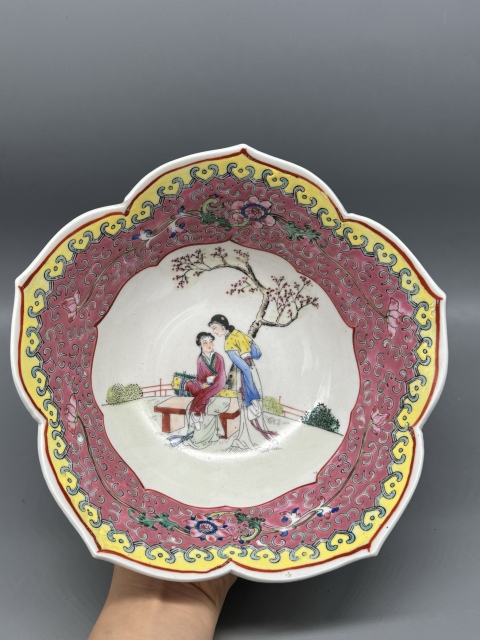 古玩陶瓷民國(guó)粉彩二喬讀兵書人物紋花口碗拍賣，當(dāng)前價(jià)格891元