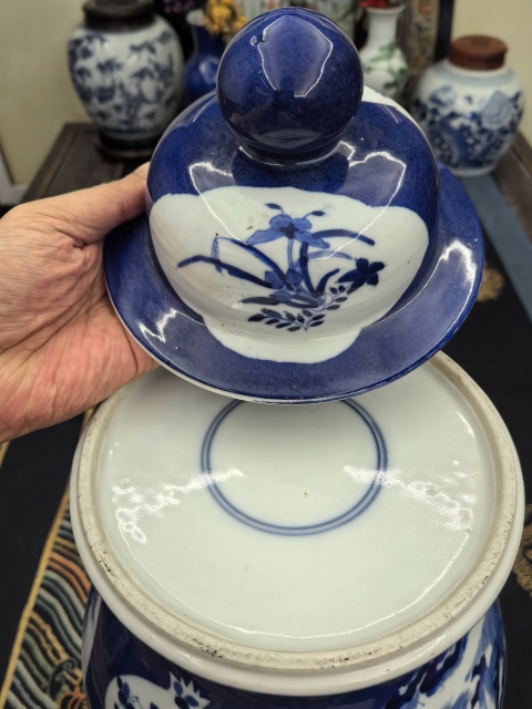 古玩陶瓷灑藍釉開窗青花神仙故事紋將軍罐拍賣,當前價格48888元