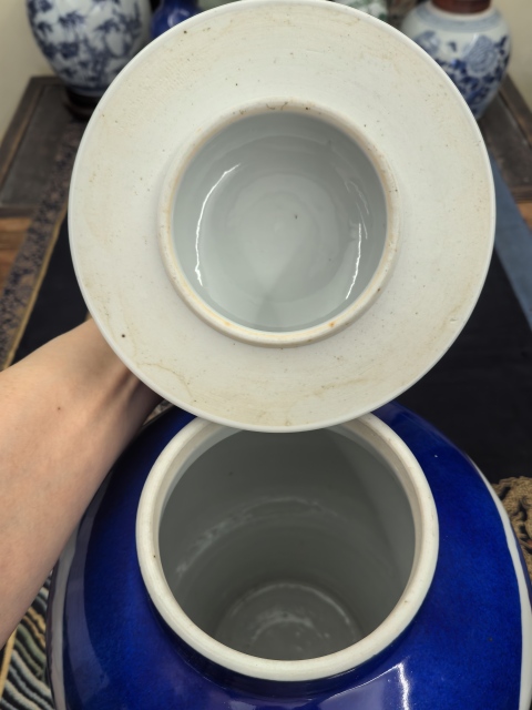古玩陶瓷灑藍釉開窗青花神仙故事紋將軍罐拍賣,當前價格48888元