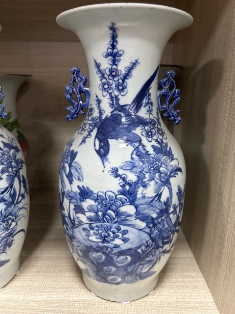 古玩陶瓷豆青釉青花花鳥紋雙耳大瓶拍賣,當前價格12000元
