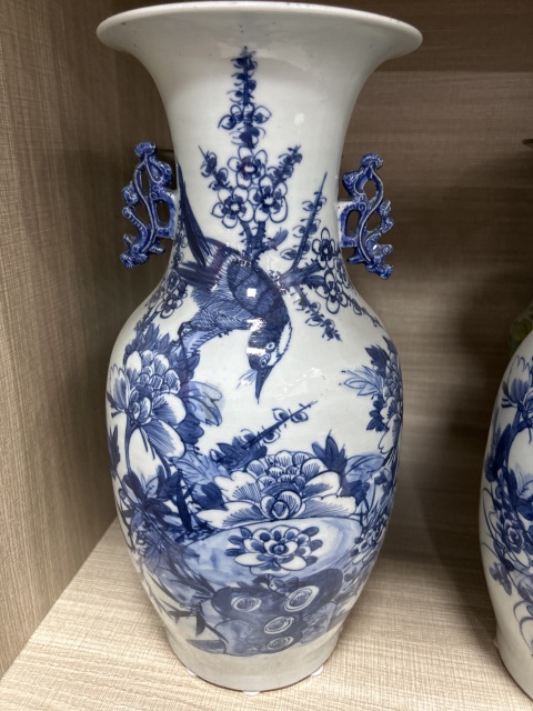 古玩陶瓷豆青釉青花花鳥紋雙耳大瓶拍賣,當前價格12000元