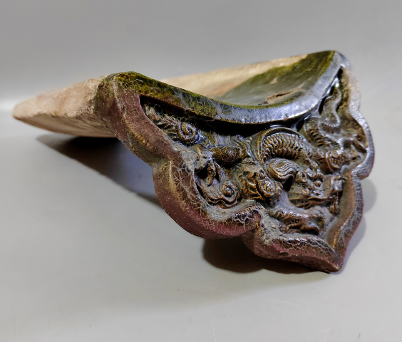 古玩陶瓷明代綠釉高浮雕龍紋瓦當拍賣,當前價格399元