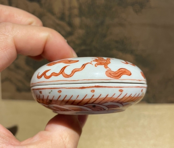 古玩陶瓷礬紅彩云龍紋印盒拍賣，當前價格1200元