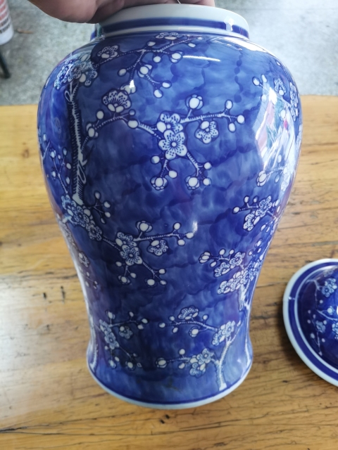 古玩陶瓷創匯?青花留白冰梅紋將軍罐康熙風格拍賣，當前價格1888元