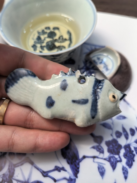 古玩陶瓷晚明青花仿生瓷鱖魚佩拍賣,當前價格3880元