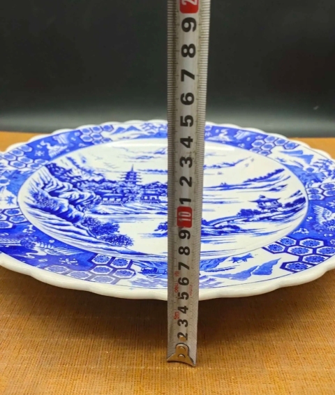 古玩陶瓷樓臺(tái)亭閣山水紋青花盤拍賣,當(dāng)前價(jià)格780元