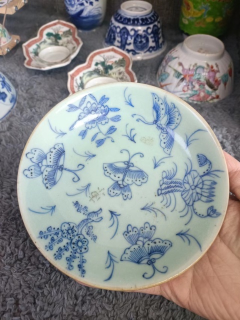 古玩陶瓷清中期豆青花蝶紋青花杯盤拍賣，當前價格3888元