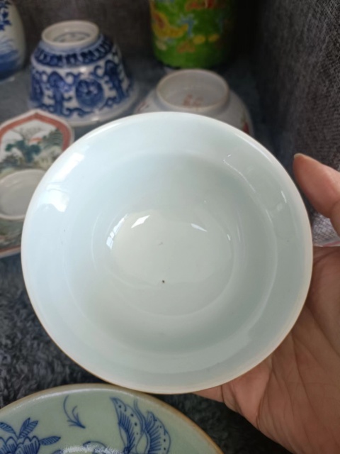 古玩陶瓷清中期豆青花蝶紋青花杯盤拍賣，當前價格3888元