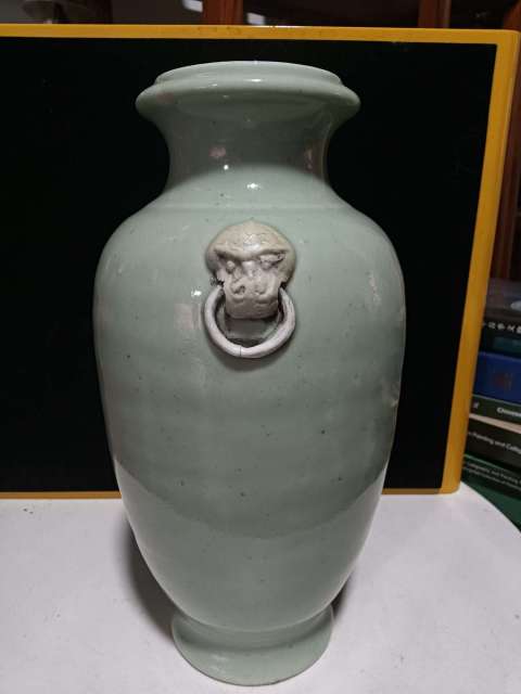 古玩陶瓷豆青釉獸耳銜環(huán)紋瓶拍賣，當前價格8888元