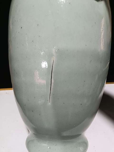 古玩陶瓷豆青釉獸耳銜環(huán)紋瓶拍賣，當前價格8888元