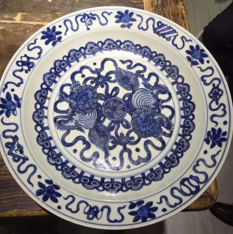 古玩陶瓷明代獅子滾繡球青花大盤拍賣，當前價格158888元