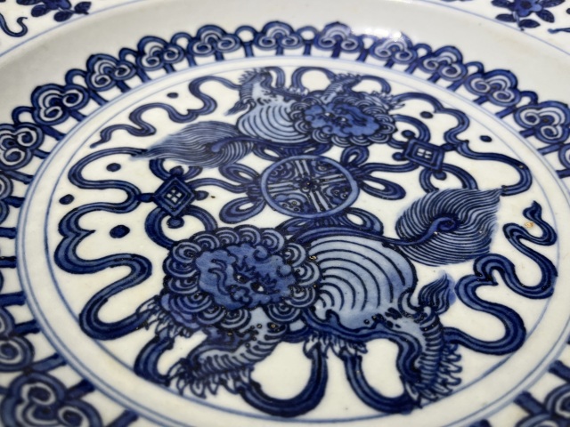 古玩陶瓷明代獅子滾繡球青花大盤拍賣，當前價格158888元