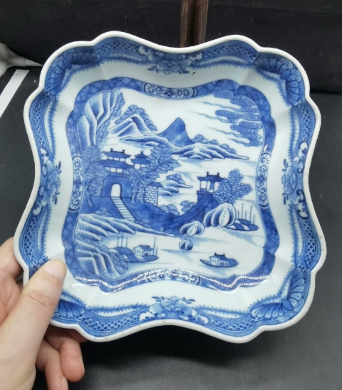 古玩陶瓷清乾隆,山水紋青花花口盤拍賣,當前價格4500元