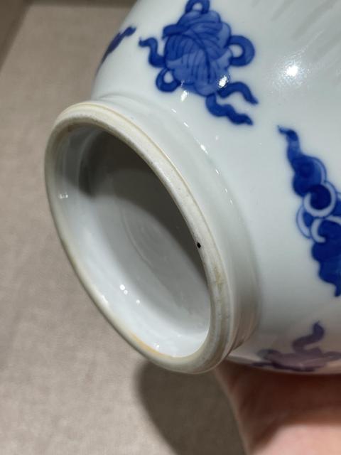 古玩陶瓷清代康熙團鳳紋瓜棱小罐拍賣，當前價格18888元