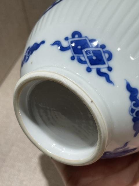 古玩陶瓷清代康熙團鳳紋瓜棱小罐拍賣，當前價格18888元