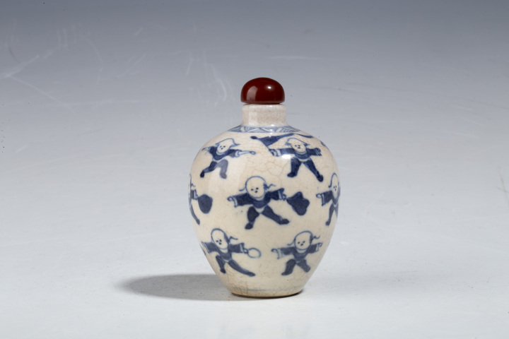 古玩陶瓷晚清·煨瓷青花百子嬰戲圖鼻煙壺拍賣,當前價格3950元