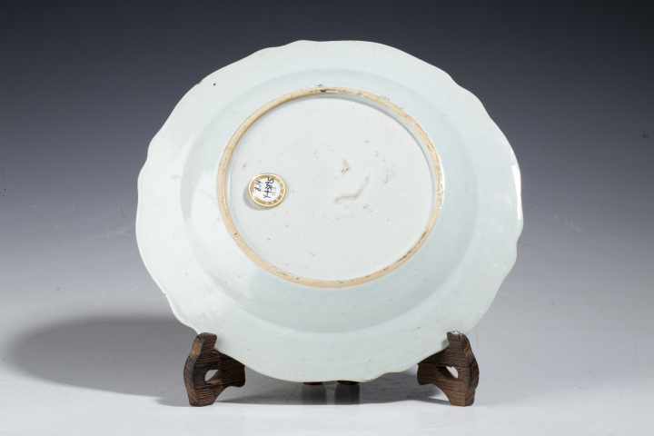 中国古美術品　清の乾隆時代　粉彩花卉洞石中皿　本物保証　23cm 域鉴古玩】清乾隆·粉彩牡丹洞石花卉纹折沿盘138 域鉴鉴定永久保
