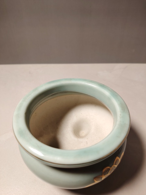 古玩陶瓷豆青釉描金花卉紋三足爐拍賣，當前價格268元