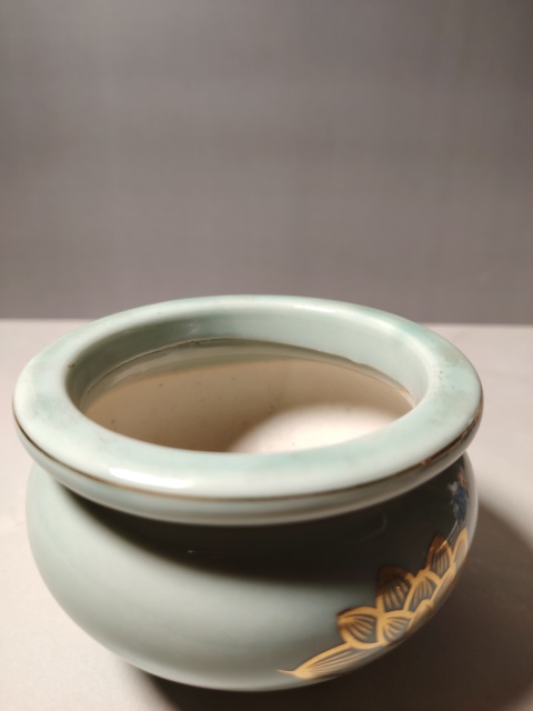 古玩陶瓷豆青釉描金花卉紋三足爐拍賣，當前價格268元