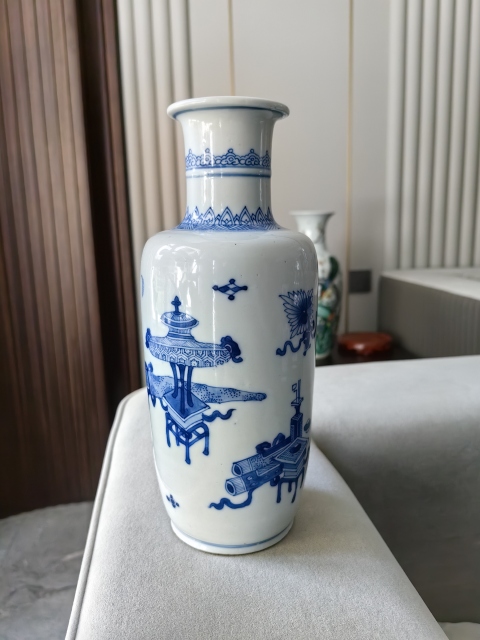 古玩陶瓷清康熙青花博古紋棒槌瓶拍賣，當前價格29800元