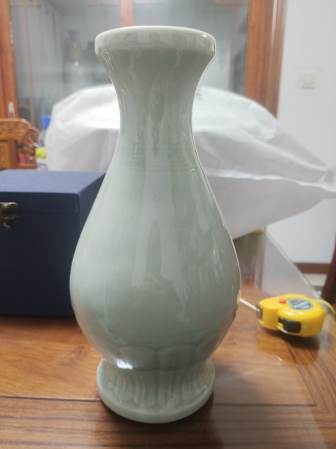 古玩陶瓷青釉瓶拍賣，當(dāng)前價(jià)格2500元