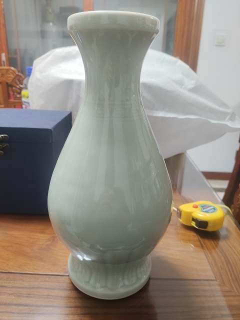 古玩陶瓷青釉瓶拍賣，當(dāng)前價(jià)格2500元