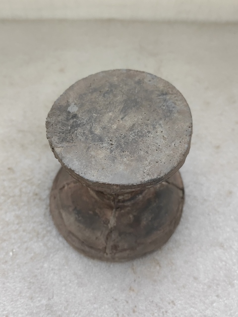 古玩陶瓷灰陶燭臺拍賣，當前價格680元
