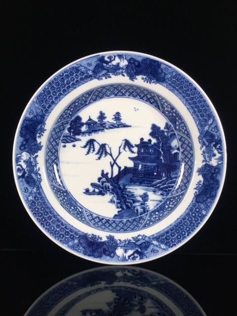 古玩陶瓷乾隆青花山水樓閣紋深腹折沿盤拍賣，當前價格1588元