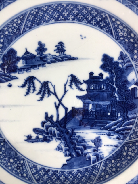 古玩陶瓷乾隆青花山水樓閣紋深腹折沿盤拍賣，當前價格1588元