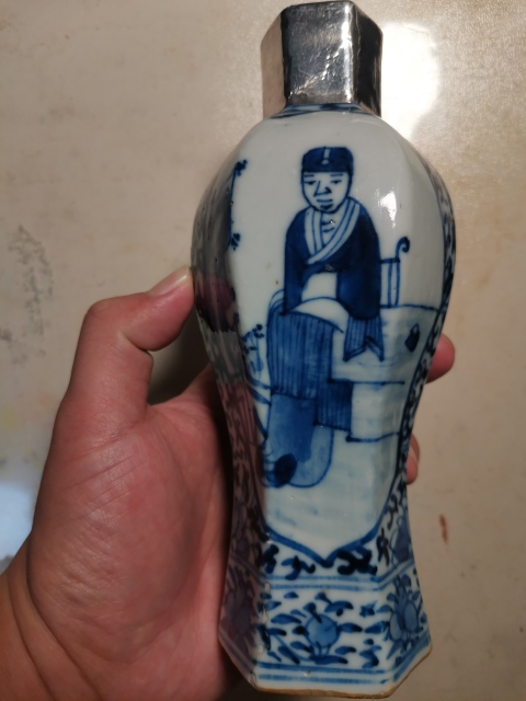 古玩陶瓷青花人物故事紋六方瓶拍賣，當(dāng)前價格800元