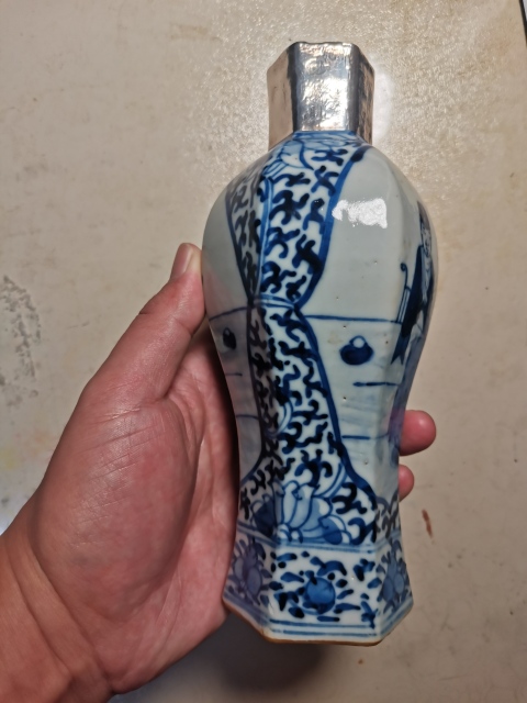 古玩陶瓷青花人物故事紋六方瓶拍賣，當(dāng)前價格800元