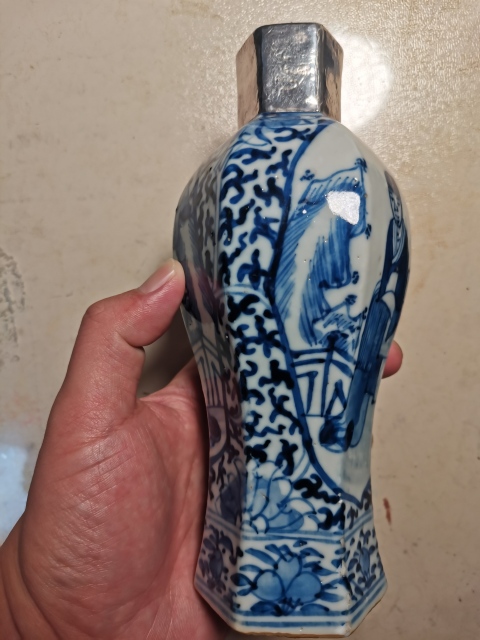 古玩陶瓷青花人物故事紋六方瓶拍賣，當(dāng)前價格800元