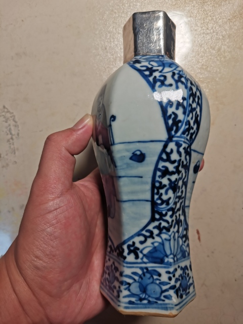 古玩陶瓷青花人物故事紋六方瓶拍賣，當(dāng)前價格800元