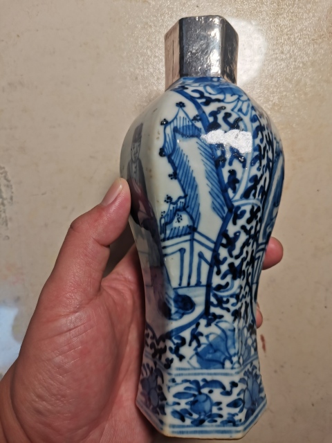 古玩陶瓷青花人物故事紋六方瓶拍賣，當(dāng)前價格800元