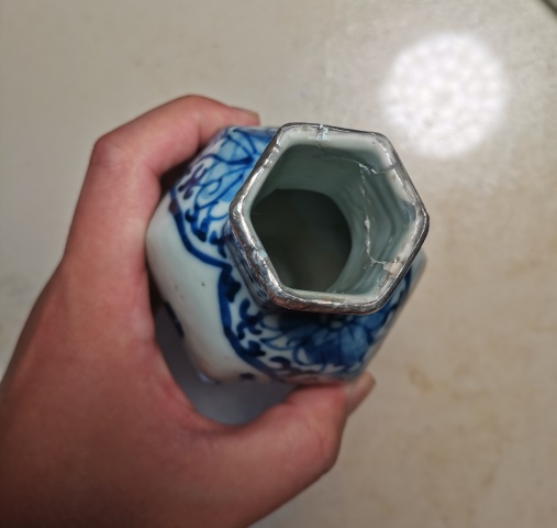 古玩陶瓷青花人物故事紋六方瓶拍賣，當(dāng)前價格800元