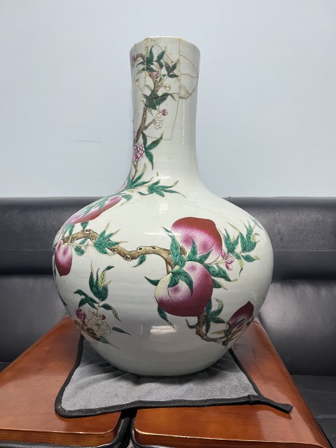 古玩陶瓷桃紋粉彩天球瓶拍賣，當(dāng)前價(jià)格55000元