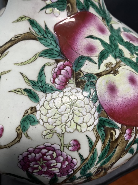 古玩陶瓷桃紋粉彩天球瓶拍賣，當(dāng)前價(jià)格55000元