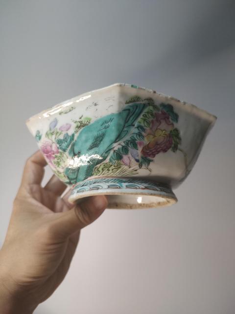中国美術 古玩 清代 同治 六角粉彩皮球花紋樣 高足盤 美術品