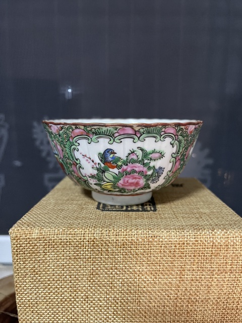 古玩陶瓷清中晚期廣彩人物故事紋瓜棱茶碗拍賣,當前價格985元