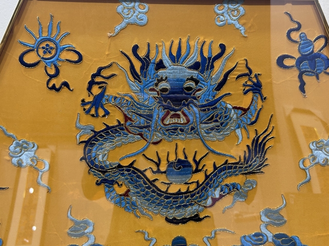 古玩雜項(xiàng)民國(guó)·精品皇家黃地龍紋刺繡拍賣,當(dāng)前價(jià)格15888元