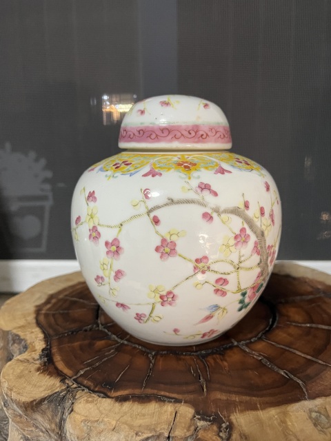 古玩陶瓷粉彩雉雞花卉紋蓋罐拍賣，當(dāng)前價(jià)格3200元