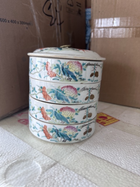 古玩陶瓷粉彩蝶戀花紋節盒拍賣,當前價格4000元