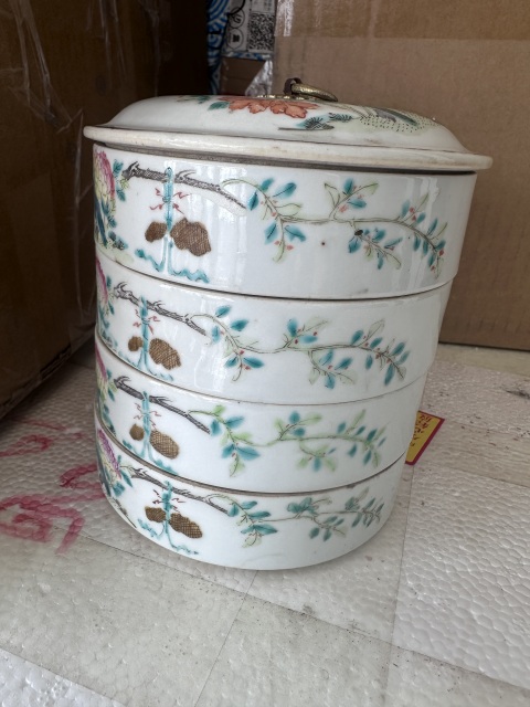 古玩陶瓷粉彩蝶戀花紋節盒拍賣,當前價格4000元