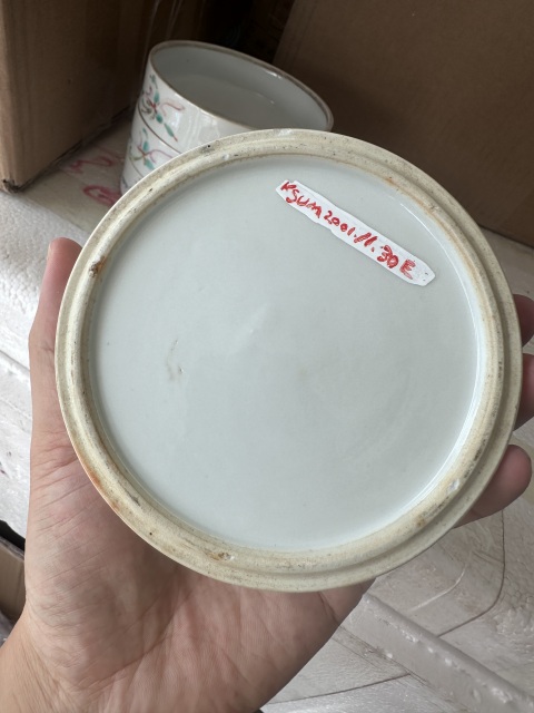 古玩陶瓷粉彩蝶戀花紋節盒拍賣,當前價格4000元