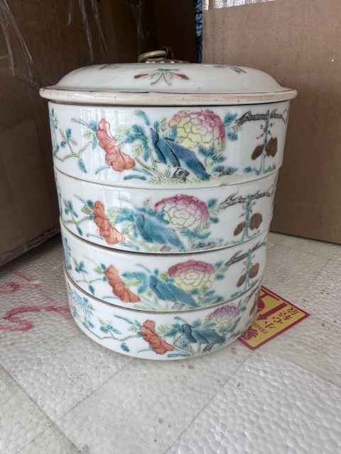 古玩陶瓷粉彩蝶戀花紋節盒拍賣,當前價格4000元