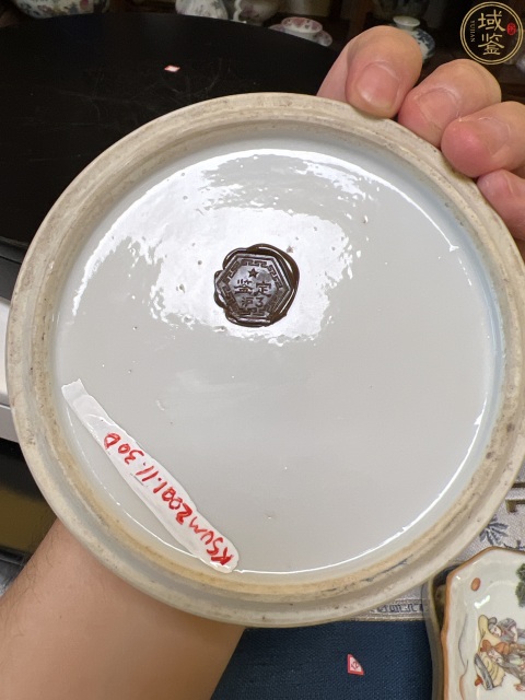 古玩陶瓷粉彩蝶戀花紋節盒拍賣,當前價格4000元
