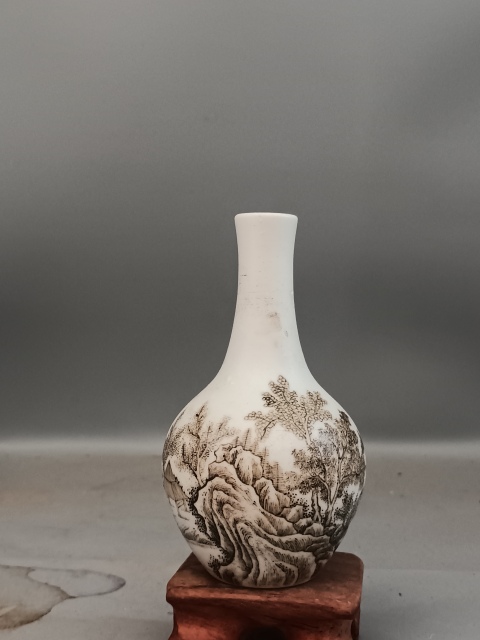 古玩陶瓷墨彩山水紋天球瓶拍賣,當前價格0元