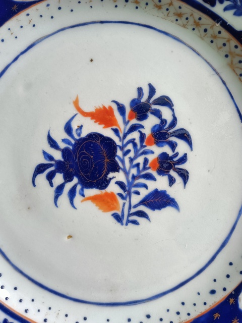 古玩陶瓷藍料礬紅彩描金花卉紋盤拍賣，當前價格498元