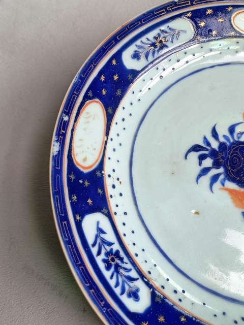 古玩陶瓷藍料礬紅彩描金花卉紋盤拍賣，當前價格498元