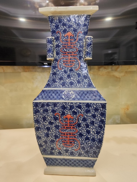 古玩陶瓷青花紅彩花間壽字瓶拍賣，當(dāng)前價(jià)格2300元